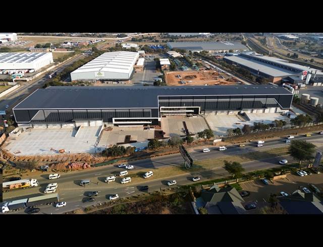 13,000M² WAREHOUSE TO LET IN LOUWLARDIA
